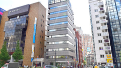 南山堂薬局　新宿駅南口店の外観