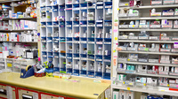 大阪堂薬局　和合店の薬棚