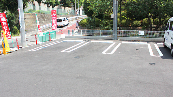 ドラッグセイムス横浜下田薬局の駐車場