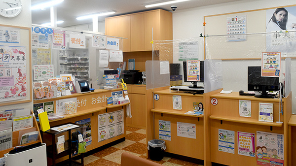 大賀薬局　長田沖大前店の受付/カウンター