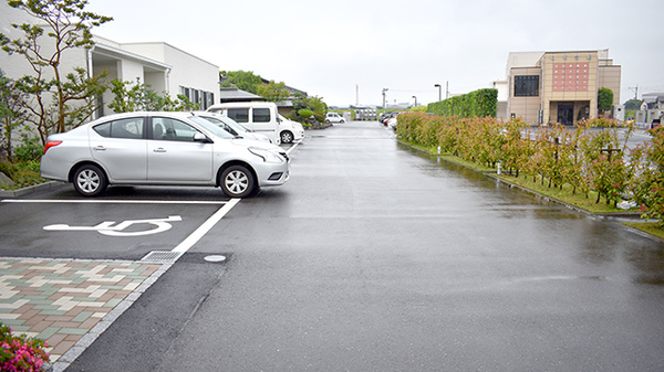 大賀薬局　光吉店の駐車場