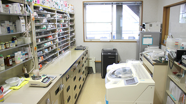 すずき調剤薬局の調剤室