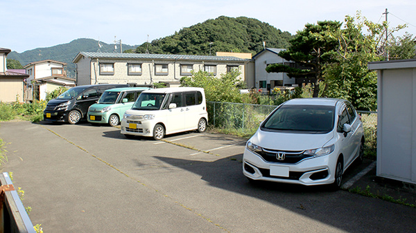つくし薬局　磯鶏店の駐車場