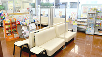 みやこ薬局　本店の待合スペース