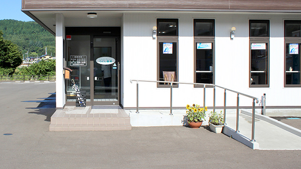 つくし薬局　堀野店の入口
