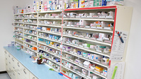 つくし薬局　堀野店の薬棚