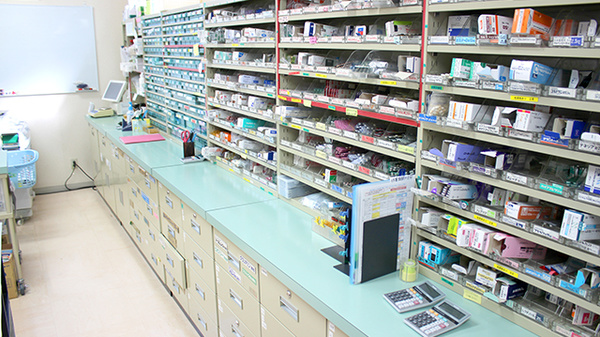つくし薬局　二戸店の薬棚