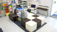 つくし薬局　沼宮内駅前店の待合スペース