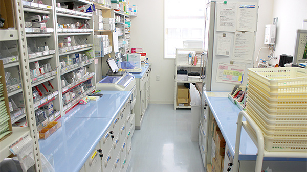 つくし薬局　沼宮内駅前店の調剤室