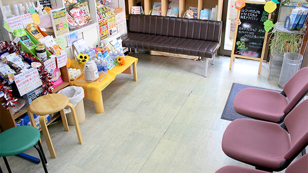 つくし薬局　下の橋店の待合スペース