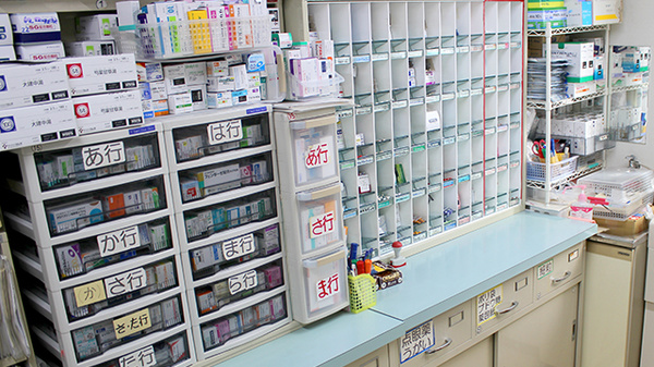 つくし薬局　下の橋店の薬棚