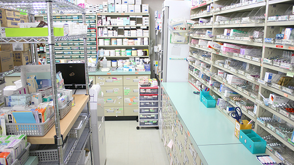 つくし薬局　遠野店の調剤室