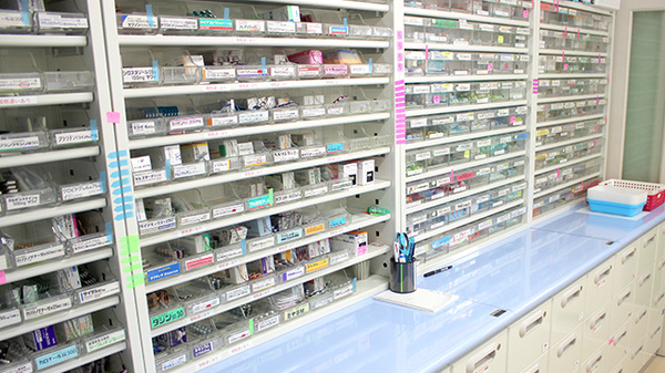 つくし薬局　東舘店の薬棚