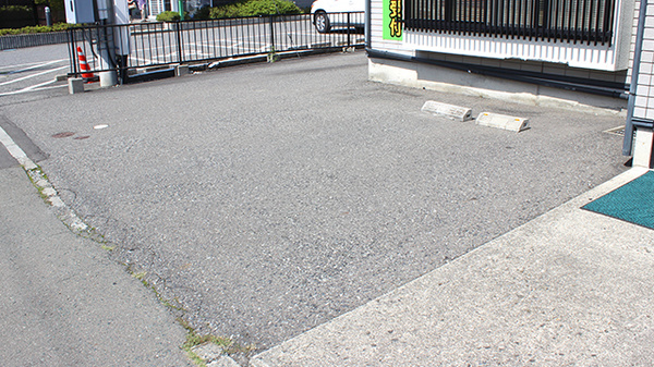 つくし薬局　新穀店の駐車場