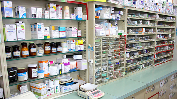 つくし薬局　大堤店の薬棚