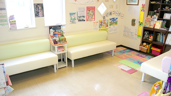 つくし薬局　川崎店の待合スペース