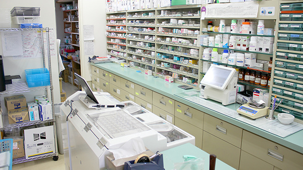 つくし薬局　川崎店の調剤室