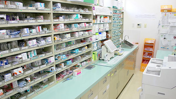つくし薬局　川崎店の薬棚