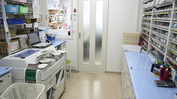つくし薬局　細浦店の調剤室