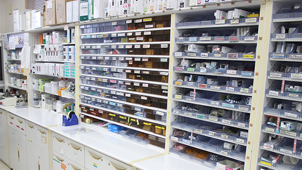 つくし薬局　猪川店の薬棚