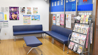 村田調剤薬局　なんばＯＣＡＴ店の待合スペース