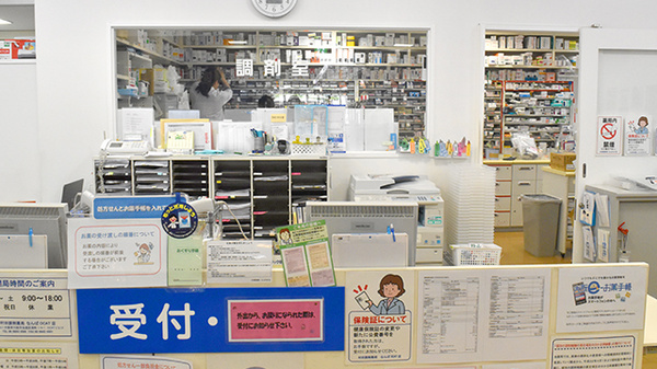 村田調剤薬局　なんばＯＣＡＴ店の受付/カウンター