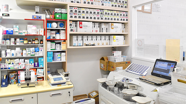 村田調剤薬局　なんばＯＣＡＴ店の調剤室