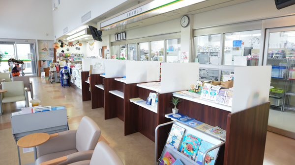 そうごう薬局 ささやま医療センター前店の受付/カウンター