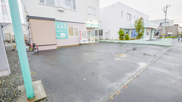 あいの里調剤薬局の駐車場