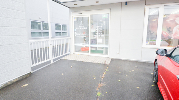 花川調剤薬局の入口