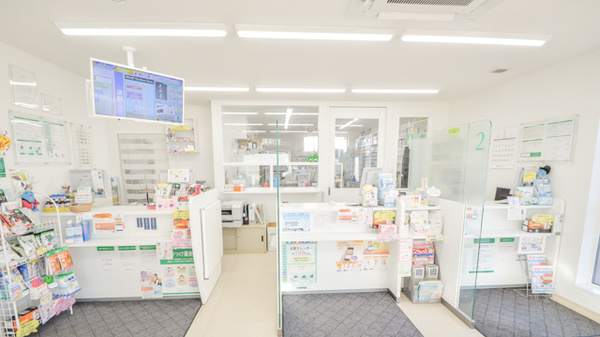 すぎなみ調剤薬局の受付/カウンター