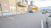 クローバー薬局の駐車場