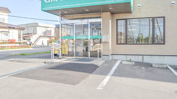 石川中央薬局の入口