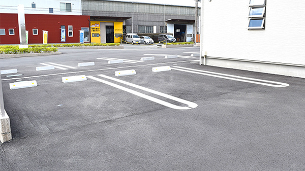 アトム薬局の駐車場