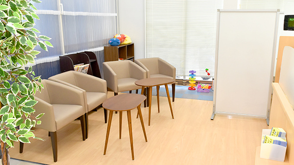 ユタカ薬局亀岡中央の待合スペース