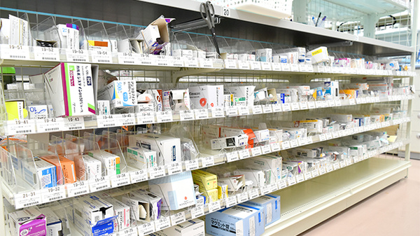 ユタカ薬局亀岡中央の薬棚