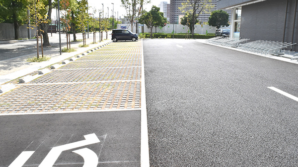 ユタカ薬局浜甲子園の駐車場