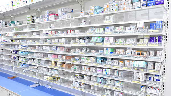 スギ薬局　丸広入間店の薬棚