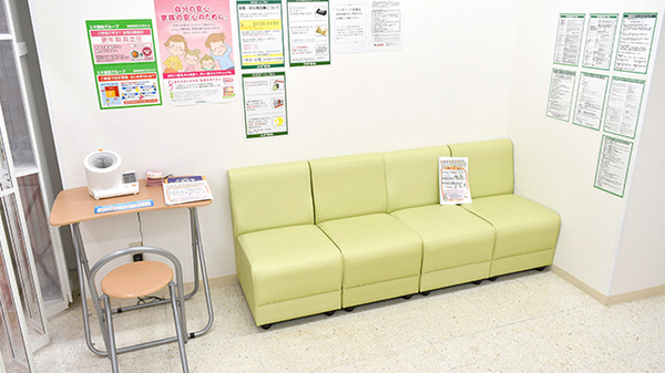 スギ薬局　丸広入間店の待合スペース