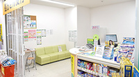 スギ薬局　丸広入間店の入口