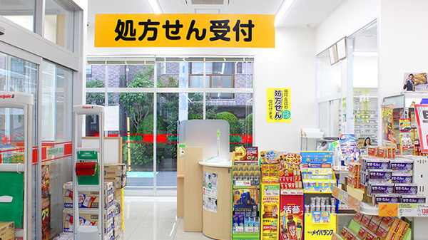 スギ薬局　練馬三原台店の入口
