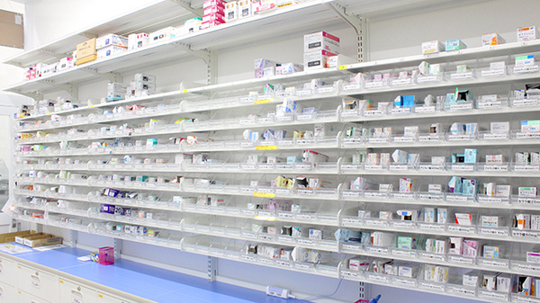 スギ薬局　町田森野店の薬棚