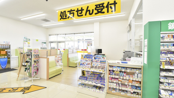 スギ薬局　近江八幡北店の入口