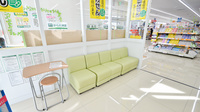 スギ薬局　法隆寺店の待合スペース