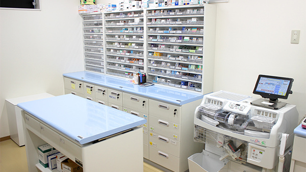 大手薬局　花園店の調剤室