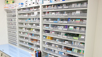 大手薬局　花園店の薬棚
