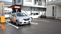みつばち薬局の駐車場