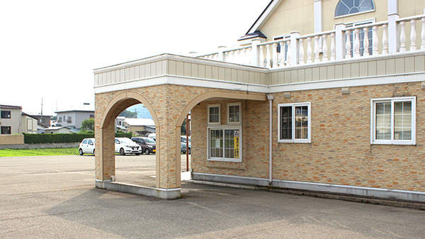 有限会社至誠堂薬局のドライブスルー