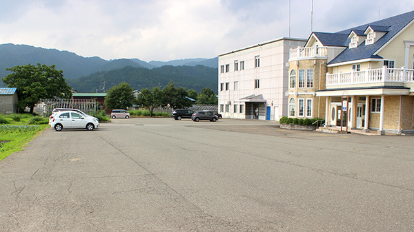 有限会社至誠堂薬局の駐車場