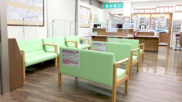 杏林堂薬局　有玉南町店の待合スペース